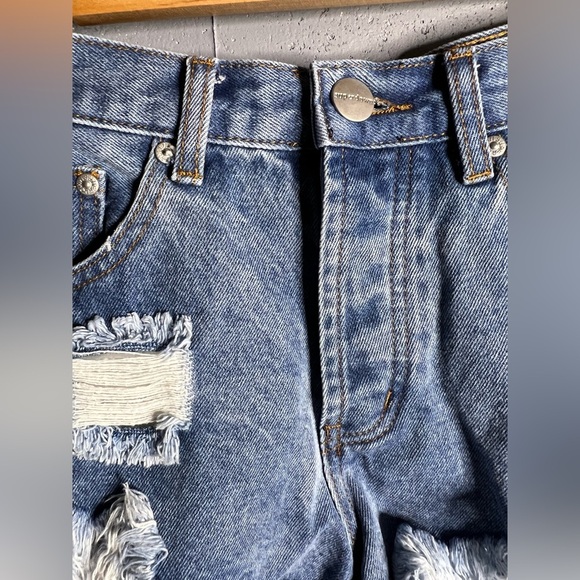 Superdown Revolve Button Fly Jean Shorts size 26 - Picture 5 of 10